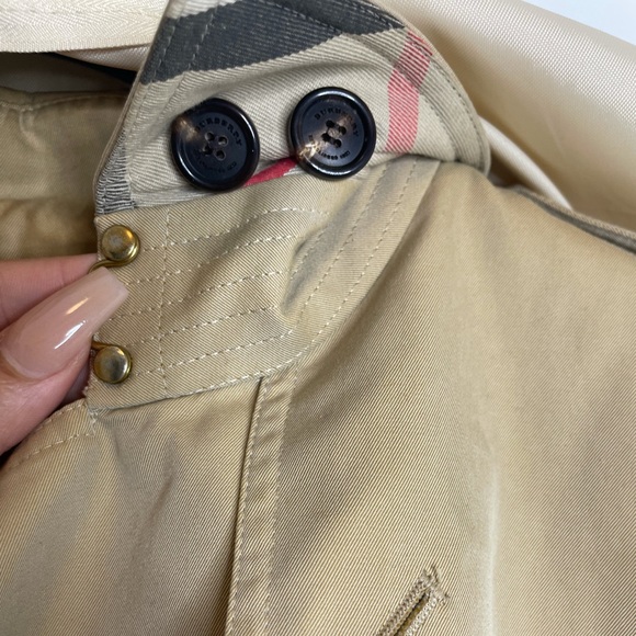 Burberry trenchcoat - Picture 7 of 10